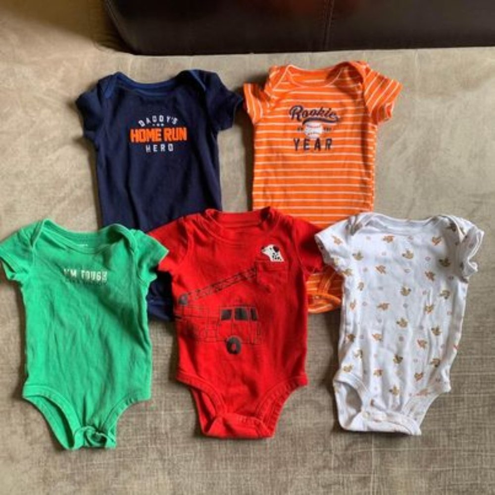 Short sleeve onesies (size 6mo)